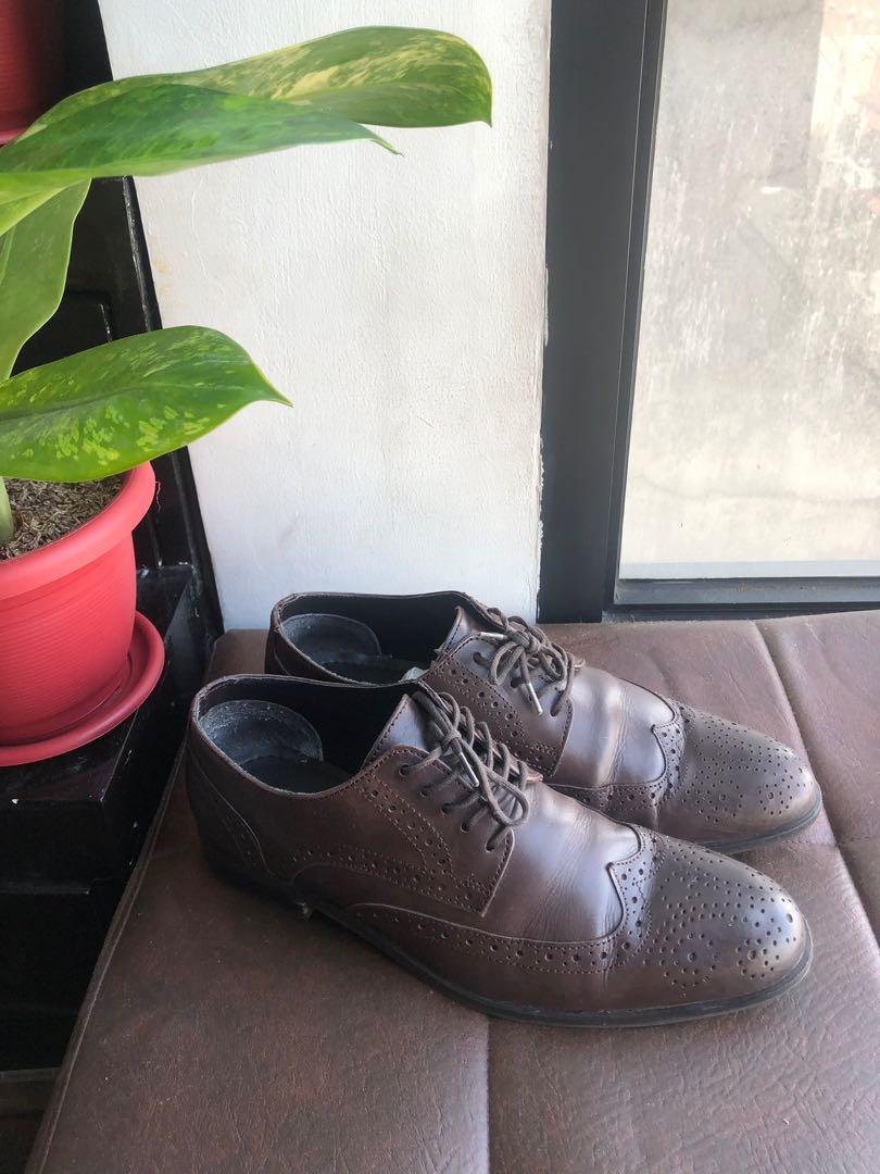 DUNE London Brown Wingtip Shoes (Category: Dress Shoes) located in Pasig City. Submitted by funhuntr (Listing ID 1077965688, Image 3). Description: DUNE London Wingtips in Brown Leather Sz EUR 41 / UK 7 Authentic with original box Used but not Abused #12xmas *** No Joybidders / No LowBidders / Shipping Method already provided / Metro Manila Buyers only / PLEASE READ the AD / Payment via BPI, UCPB bank deposit or Gcash ONLY - details to be provide