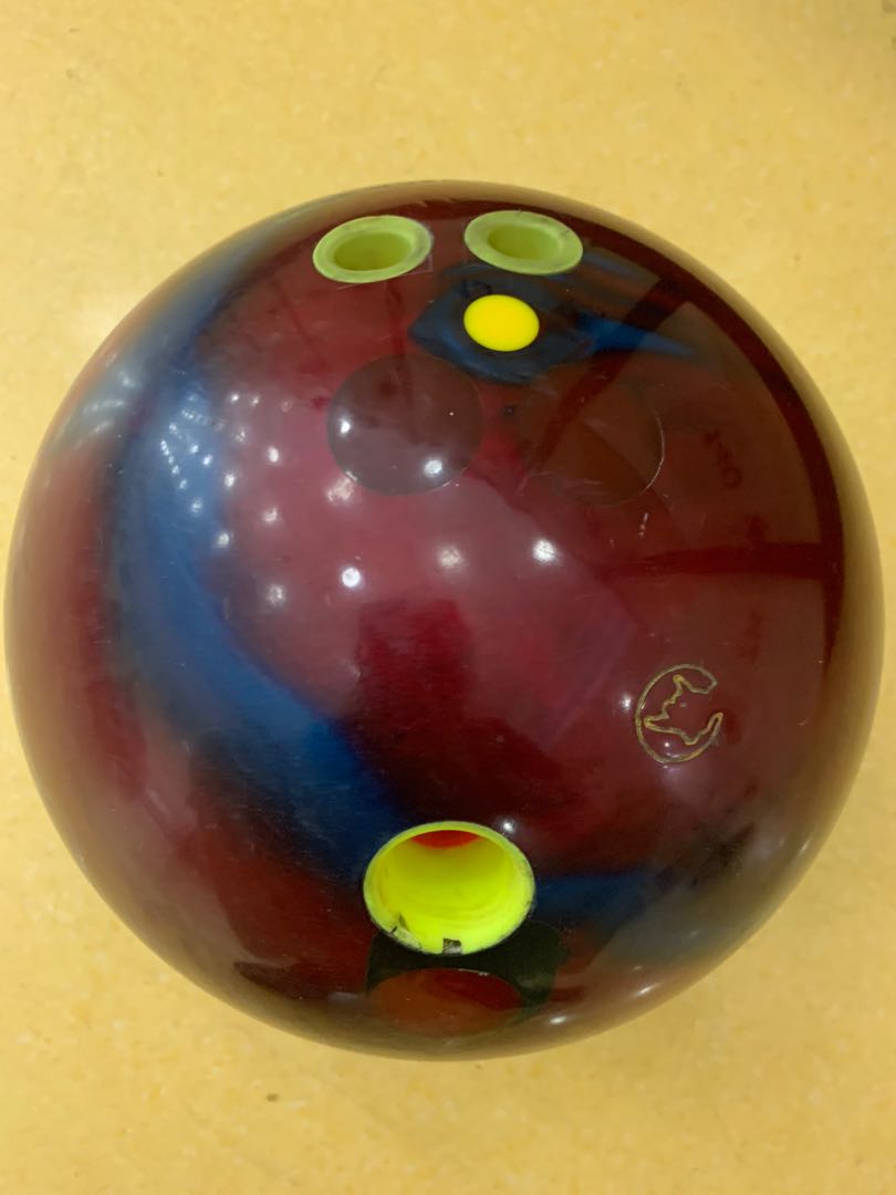 freeze 12lbs bowling ball, Sports Equipment, Sports & Games, Billiards