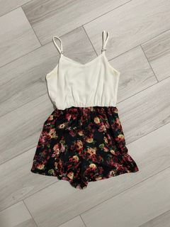 (Category: ) located in . Submitted by clearingwardrobess (Listing ID 1078149902, Image 1). Description: .