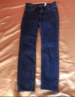 (Category: ) located in . Submitted by ysa.closet (Listing ID 1077958729, Image 1). Description: .