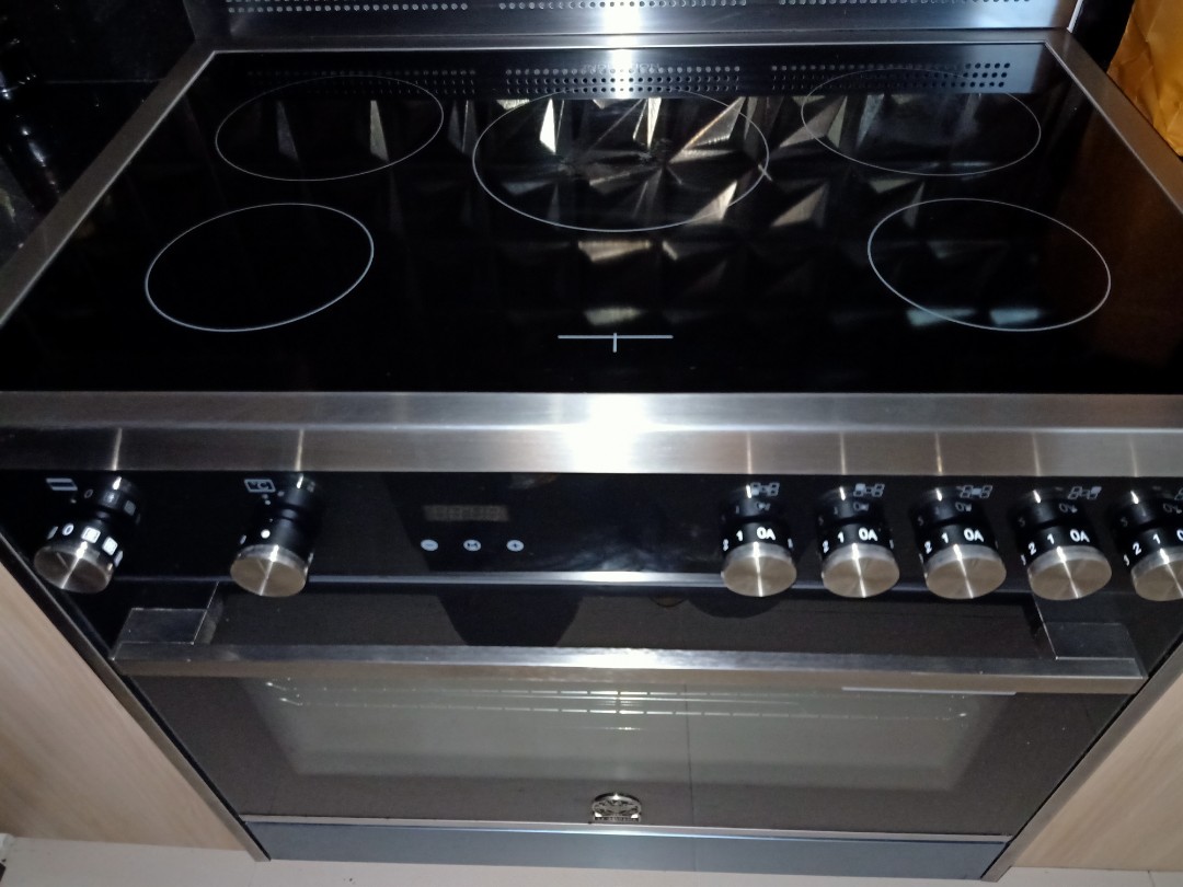 La Germania 5 induction electric stove with gas/electric oven., TV