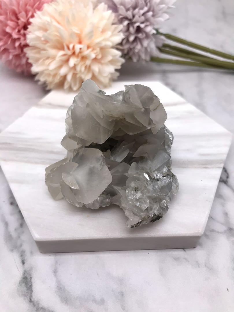 Mercedes Benz Calcite Cluster from Hunan, Women's Fashion, Jewelry