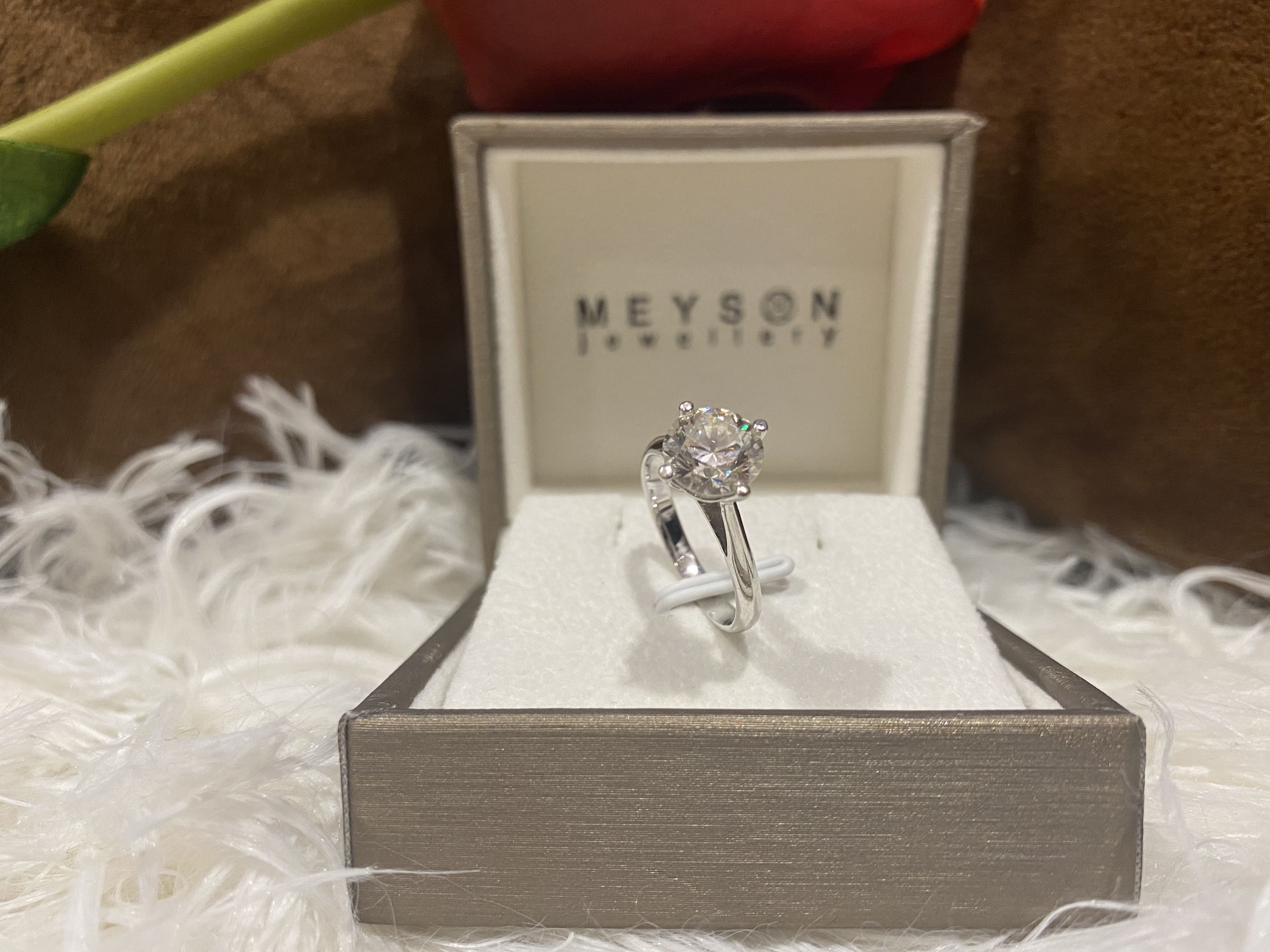 Meyson top diamond ring