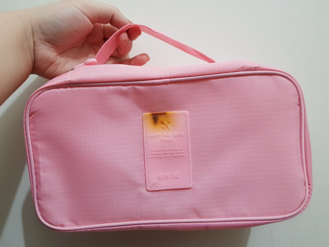 MINISO Travel Pouch, Fesyen Wanita, Tas & Dompet di Carousell