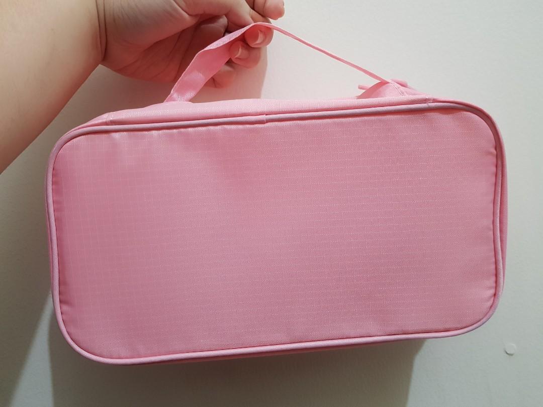 MINISO Travel Pouch, Fesyen Wanita, Tas & Dompet di Carousell