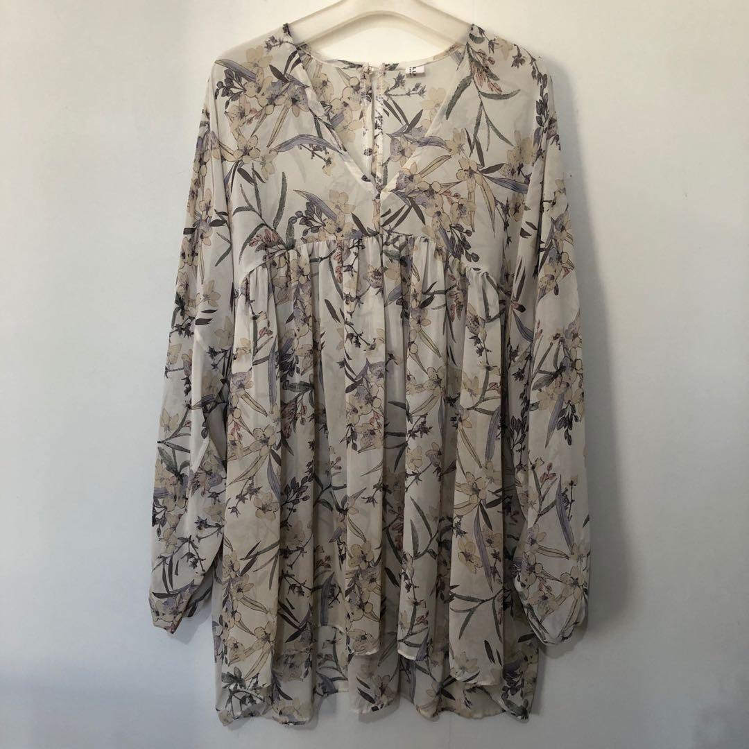 Sheer Floral Gartered Hem Sleeves Top (Category: Blouses) located in Bacolod City. Submitted by lookgoodforlessph (Listing ID 1077952652, Image 1). Description: Fits Semi L.
