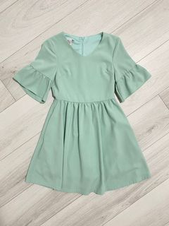 (Category: ) located in . Submitted by clearingwardrobess (Listing ID 1078141167, Image 1). Description: .