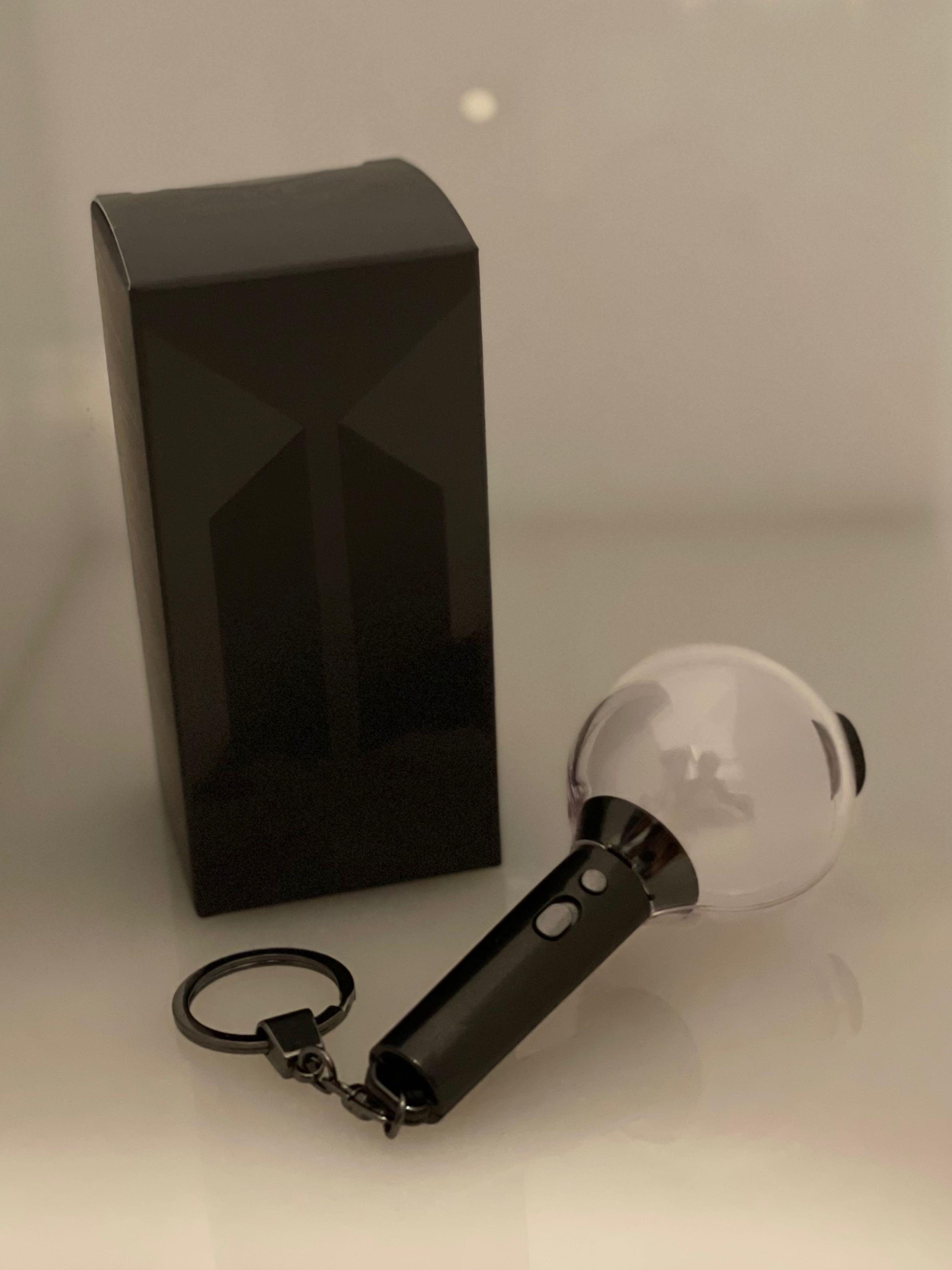 (WTS) BTS OFFICIAL LIGHT STICK KEYRING SE, Hobbies & Toys, Memorabilia