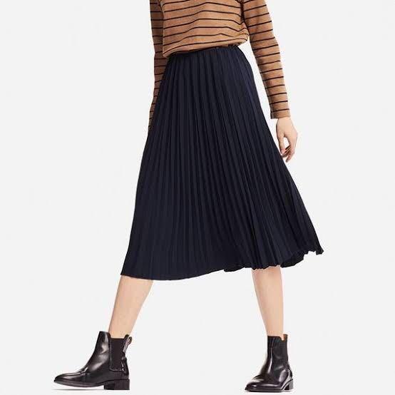 UNIQLO HIGH WAIST CREPE PLEATED SKIRT Women s Fashion Bottoms