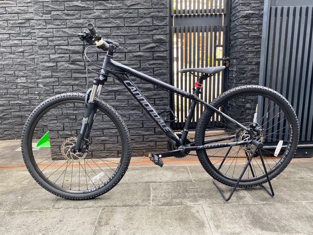 Cannondale catalyst hot sale 1 men's bike