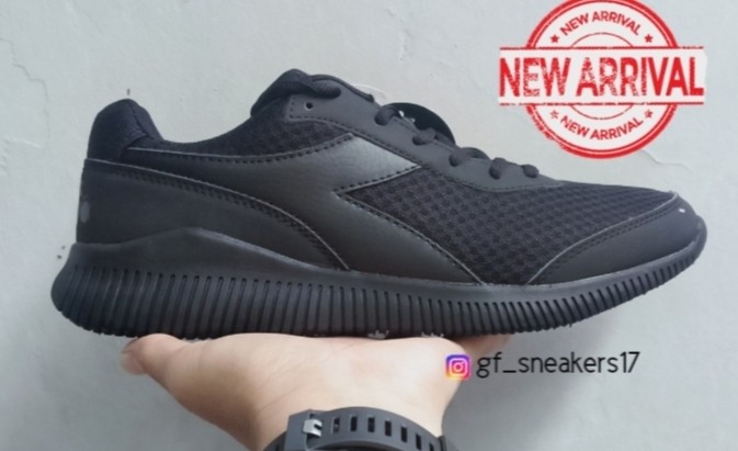 Diadora full black 2025