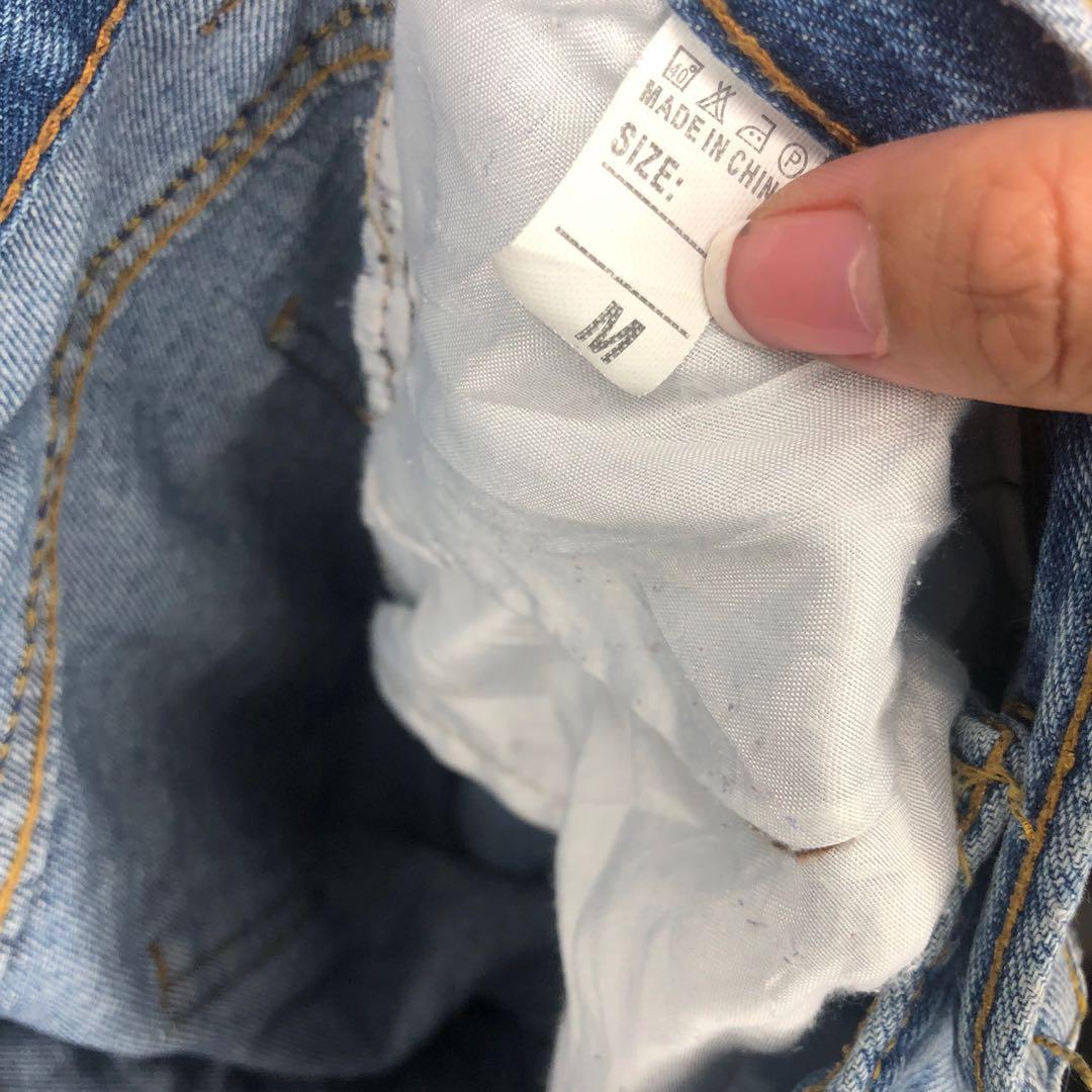 High Waist Tight Ripped Jeans (Category: Jeans) located in Quezon City. Submitted by cnccollections (Listing ID 1078208789, Image 2). Description: BF Jeans • 400 High Waist Tight Ripped Jeans Size 30” Hip 35” Length 37” 🍑 All measurements are based on tape measure. 🍑 This is washed and ready to wear pants. 🍑As always, please do manage your expectation as it is preloved..