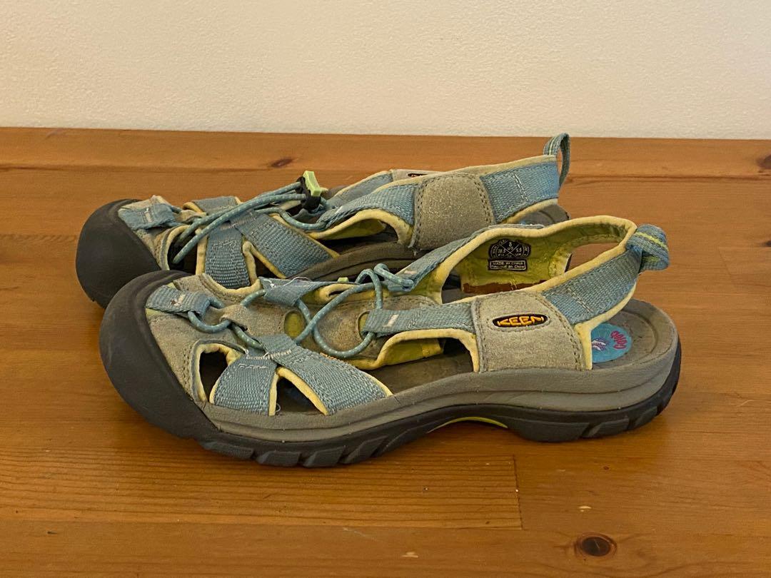 what stores sell keen sandals
