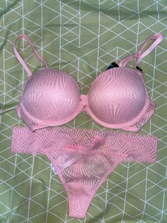 (Category: ) located in . Submitted by honeybee.preloved (Listing ID 1078343826, Image 1). Description: .