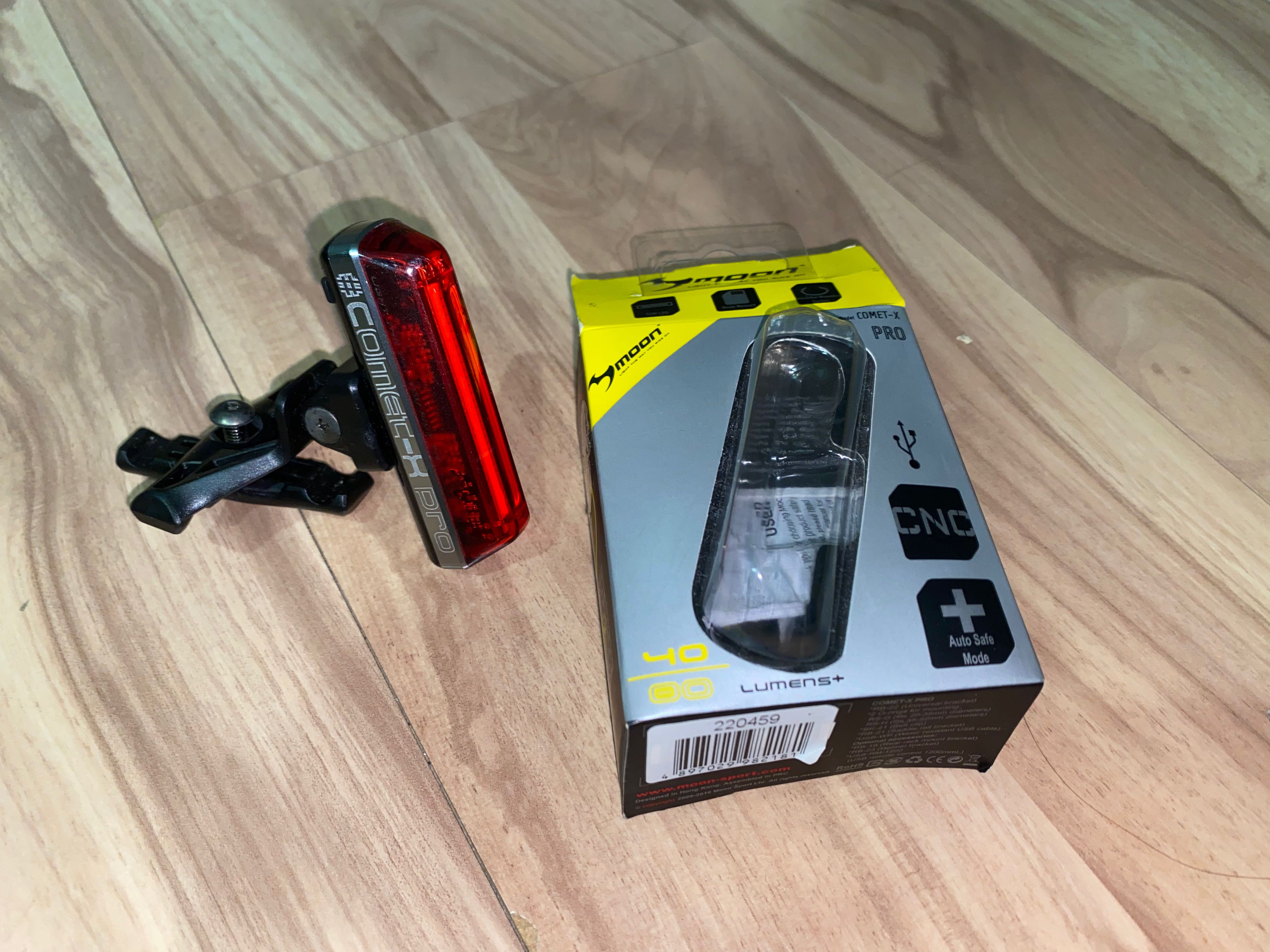 Moon comet x online rear bike light