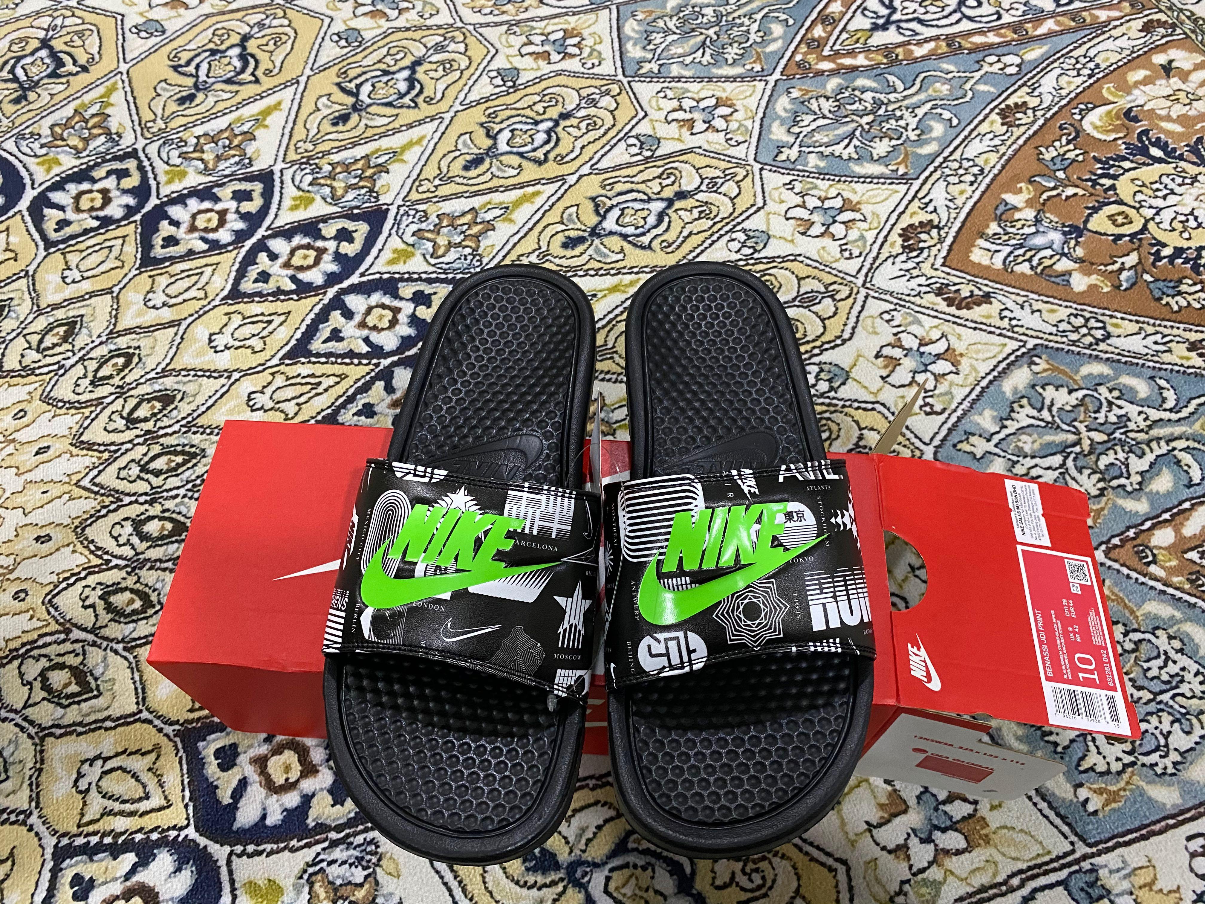 Original nike deals benassi slides
