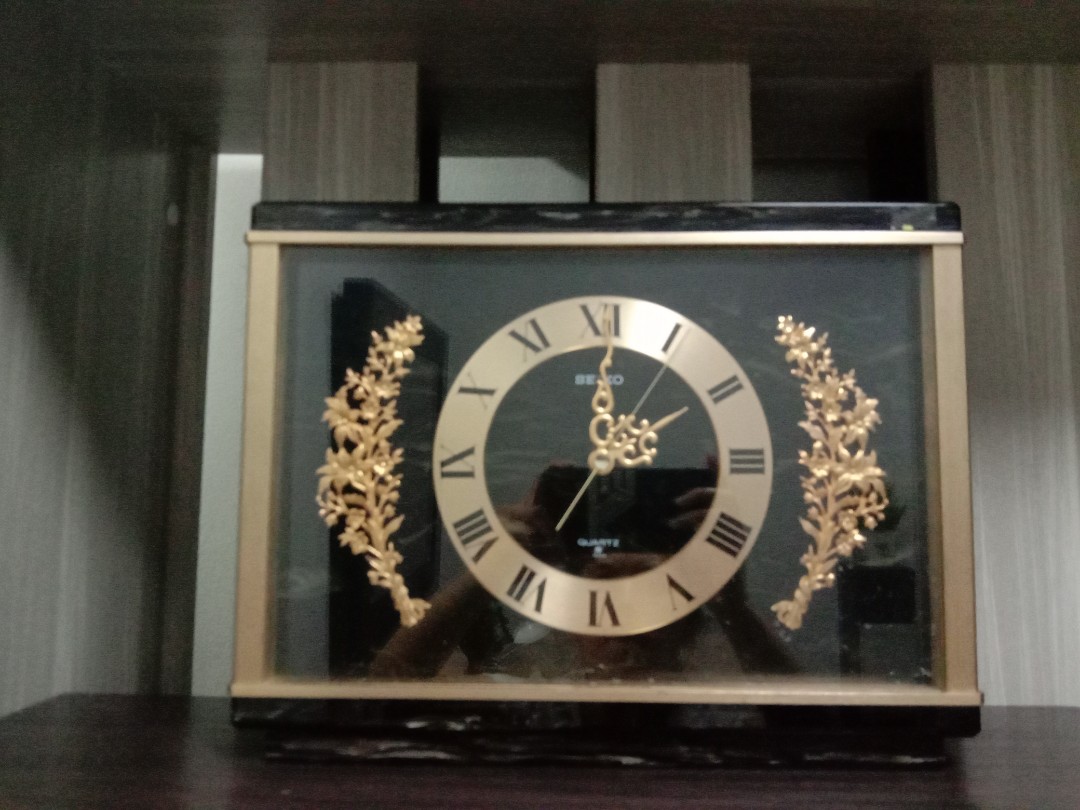 Preloved Clock Display (Seiko), Furniture & Home Living, Home Decor, Clocks on Carousell