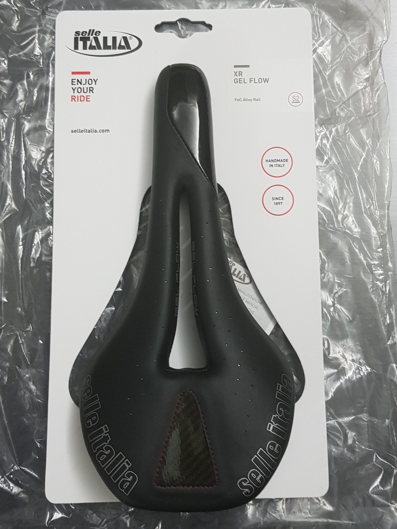 Selle Italia XR Gel Flow Saddle, Sports Equipment, Bicycles \u0026 Parts, Parts  \u0026 Accessories on Carousell