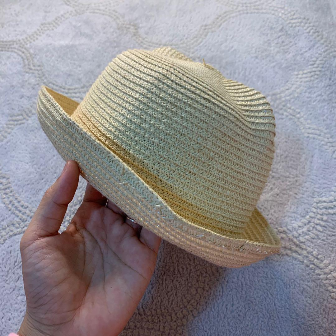 Topi Pantai Tulis Nama - Nama pantai disematkan karena bentuknya yang