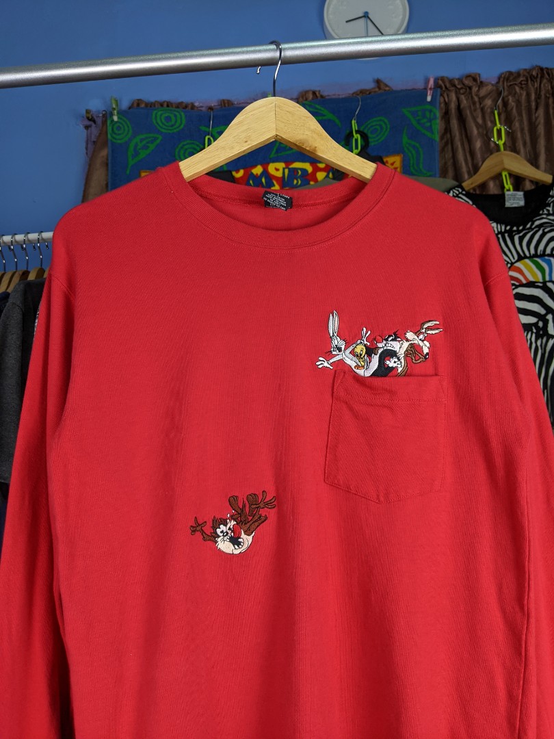 vintage 90s looney tunes X yankees tee shirt, Men's Fashion, Tops & Sets,  Tshirts & Polo Shirts on Carousell