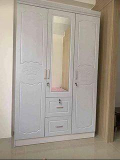 3 door white wardrobe