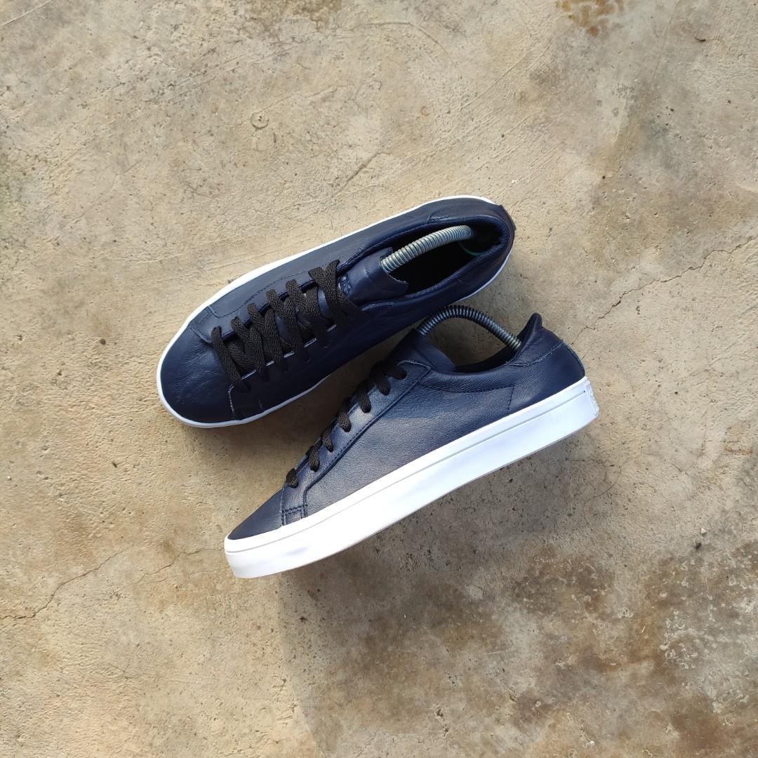 adidas court vantage silver