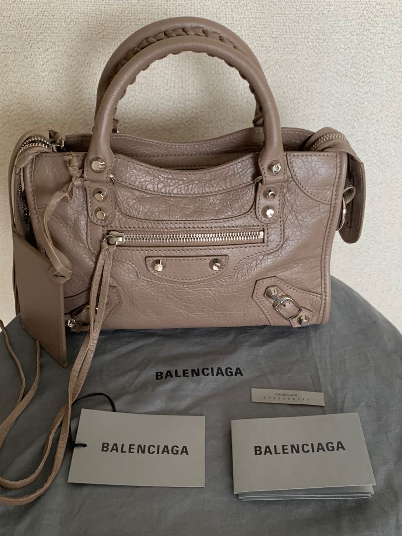 Velkommen skud Airfield Auth Balenciaga Mini City Bag in Dark Mink Grey, Luxury, Bags & Wallets on  Carousell