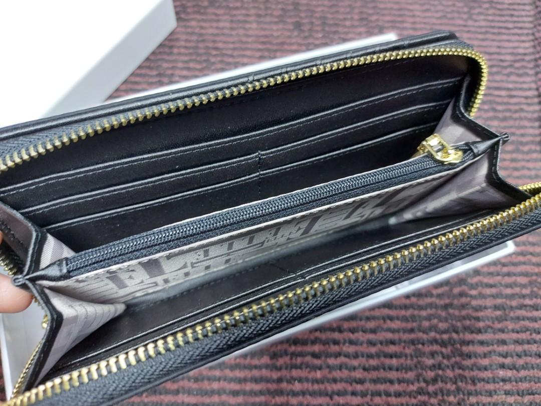 Elle Gemma Wallet, Women's Fashion, Bags & Wallets, Purses & Pouches on  Carousell