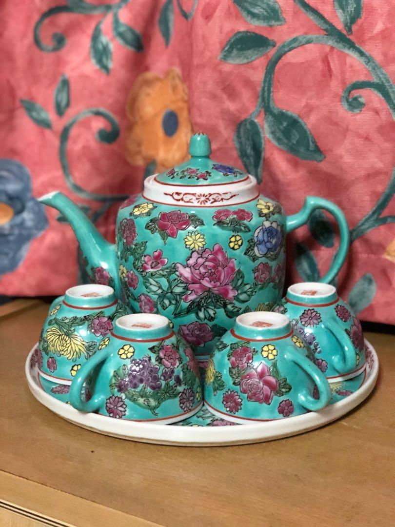 Floral Peranakan style porcelain teapots, Ban Huay/ Ban Siew teapot