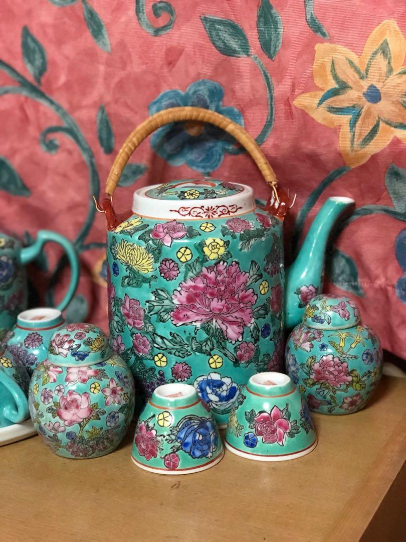 Floral Peranakan style porcelain teapots, Ban Huay/ Ban Siew teapot