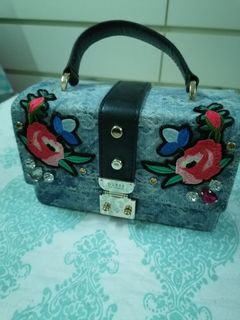 (Category: ) located in . Submitted by zbiespreloved (Listing ID 1072833516, Image 1). Description: .