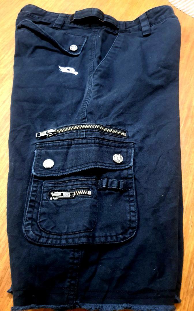 HAWK 8 pockets cargo short (Category: Shorts) located in San Pedro. Submitted by bubbagumpshrimp (Listing ID 1072854686, Image 2). Description: -Very good condition -Authentic Hawk 8 pockets cargo -Very comfy fab -Can fit to 25-26 in waist adjustable -zip closure -21 in length -Embroiderd hawk logo -YKK zip.