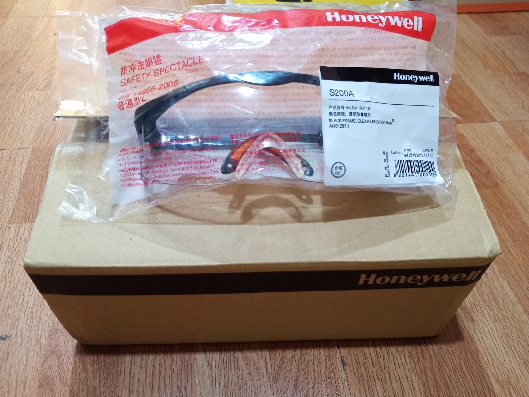 Honeywell safety goggles, Commercial & Industrial, Construction Tools