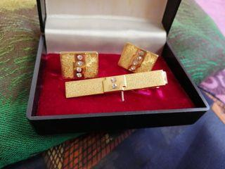 KG150CTSET 1 Gold Plated Cuff Links and Necktie, Tie Clip Set, Rectangular Shaped with Stones Cufflinks, Vintage Fashion Accessory for Men
