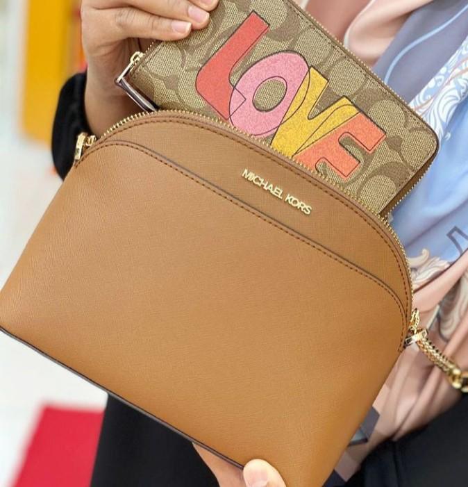 Michael Kors Emmy Saffiano Leather Medium Crossbody Bag  Medium crossbody  bags, Black cross body bag, Fashion bags handbags