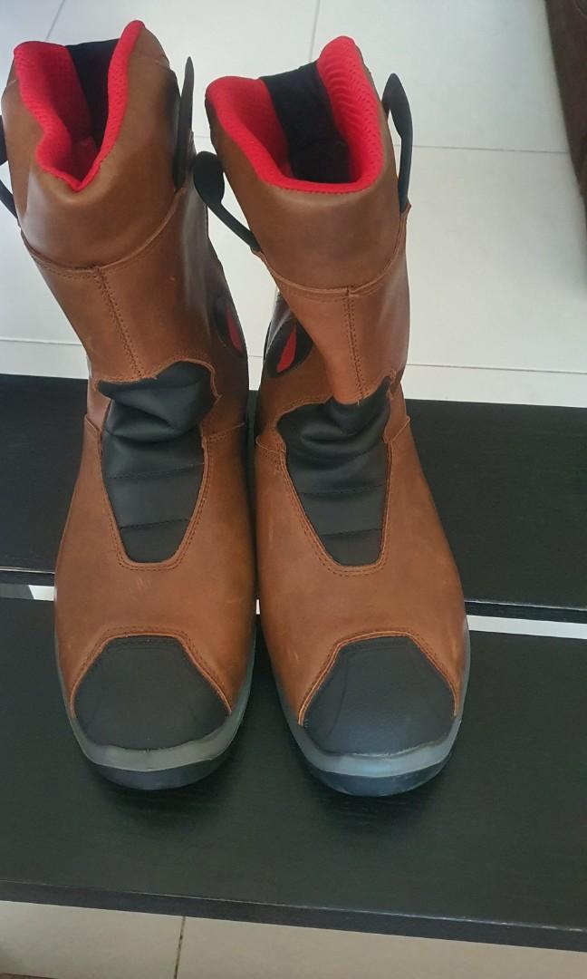 Red wing top 44 boots