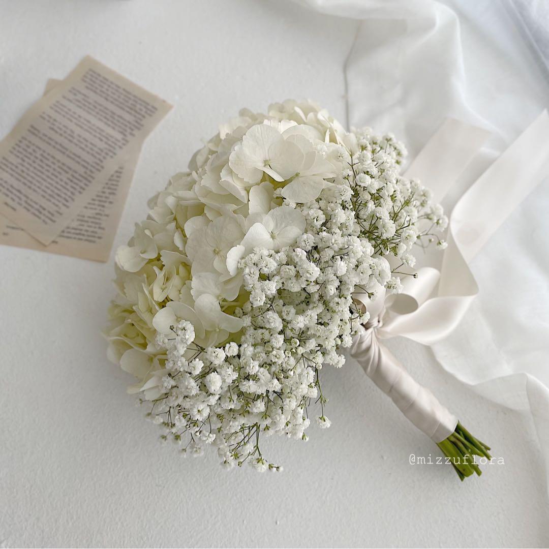 Rom Flower Bridal Bouquet Hydrangea With Baby S Breath Bridal Bouquet Bridesmaid Flower Hydrangea 婚礼 手捧花束 手捧花 Hobbies Toys Stationery Craft Flowers Bouquets On Carousell