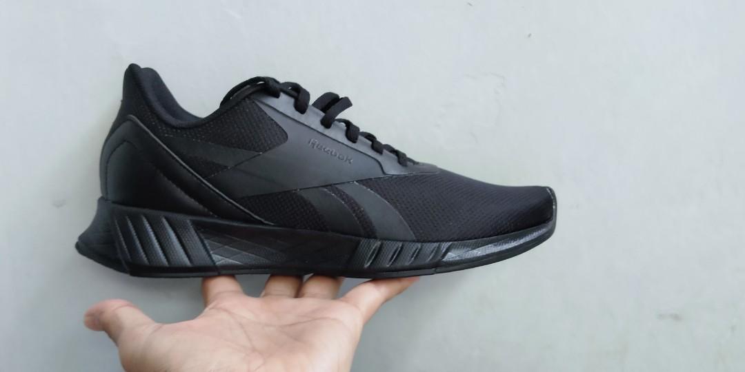 Reebok full black
