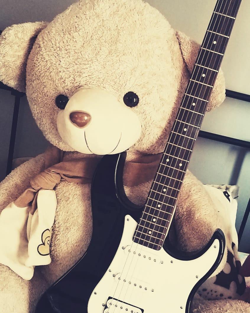 Yamaha Pacifica Electric Guitar With THR10 Amp.( Inbuilt Effects