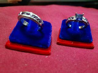 1 set of 2 rings: Silverplated Purple coloured tapered stones