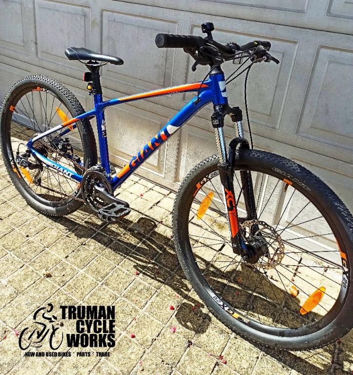 2018 Giant ATX 2 mountain bike 27.5 small Sports Equipment