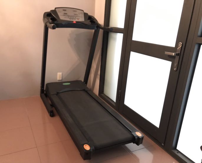 二手 Kawasima 川島電動跑步機ks 580 跑步機 高雄市小港區自取 運動休閒 健身器材在旋轉拍賣