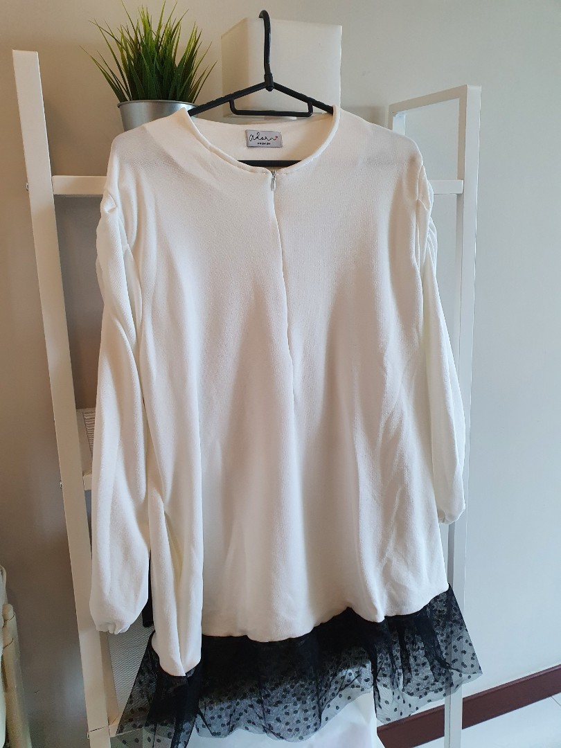 Adorn Ptt Top Small Tulle At The Bottom Breast Feeding Friendly And 2 Side Pockets Women S Fashion Tops Blouses On Carousell