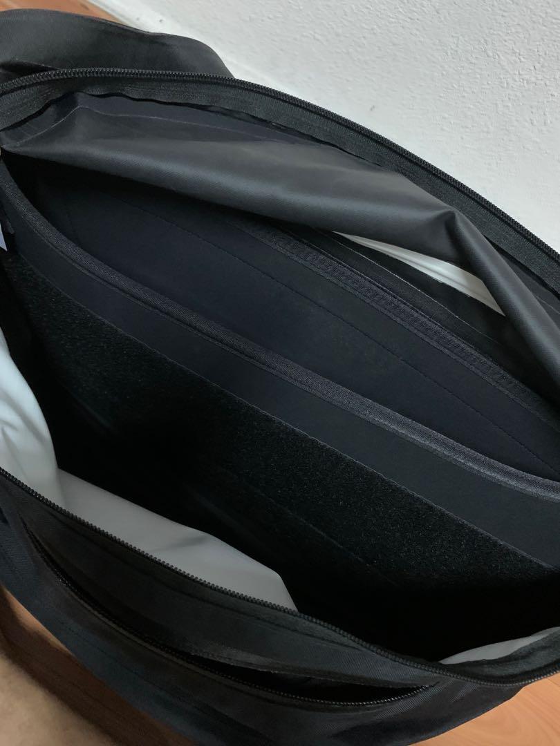 Arcteryx Leaf Courier Bag 15, Luxury, Bags & Wallets on Carousell