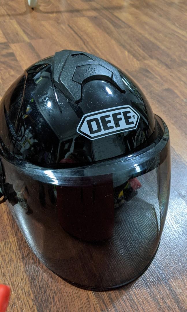 Bicycle helmet with retractable 2025 visor