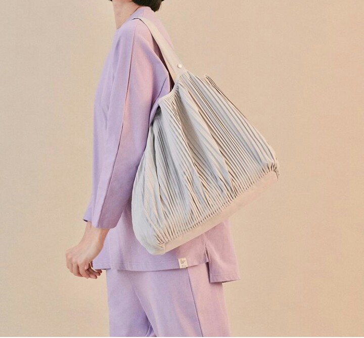 pleated tote bag