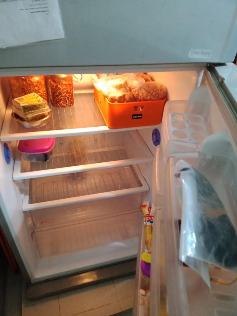 Free fridge to donate, TV & Home Appliances, Kitchen Appliances