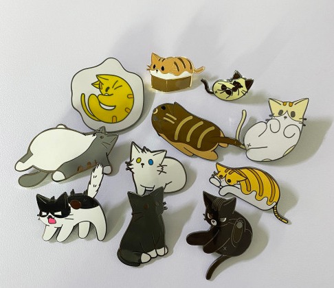 Lee Know Pound Cat Badge (Wore on Dekira 290321) + Others, Hobbies & Toys,  Collectibles & Memorabilia, K-Wave on Carousell