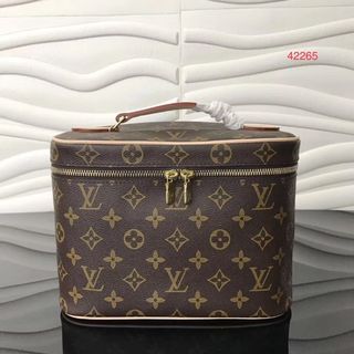 (Category: ) located in . Submitted by luxurbagonlineshop (Listing ID 1078419199, Image 1). Description: .
