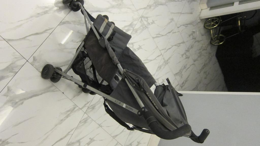 MacLaren Triumph stroller for babies (Category: Carriers & Slings) located in Mandaluyong City. Submitted by sinjin22 (Listing ID 1078484960, Image 3). Description: MacLaren Triumph stroller Price is P3,500. Pick up from my condominium in Ortigas Center, Pasig. The all-purpose go fast stroller A lightweight sporty and stylish ride that is perfect for quick errands or long-distance trips. Triumph features a fully padded seat with built-in leg supp